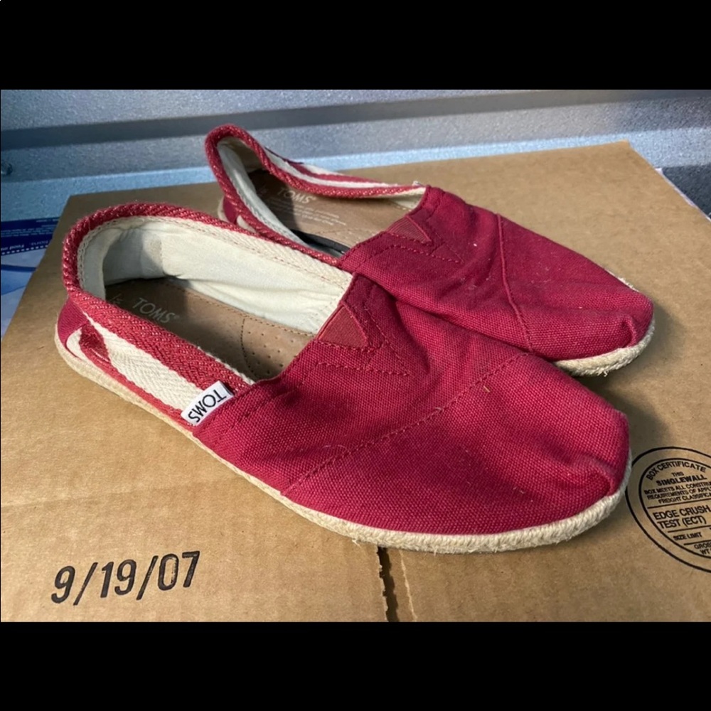 Toms slip on shoes red